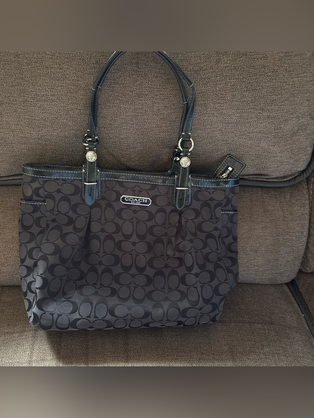 2010 Blk Coach Bag 15” X 11". D1075-F15156 Tote Black Signature